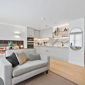 Appartamento Bow Lane By Aeria, Londra